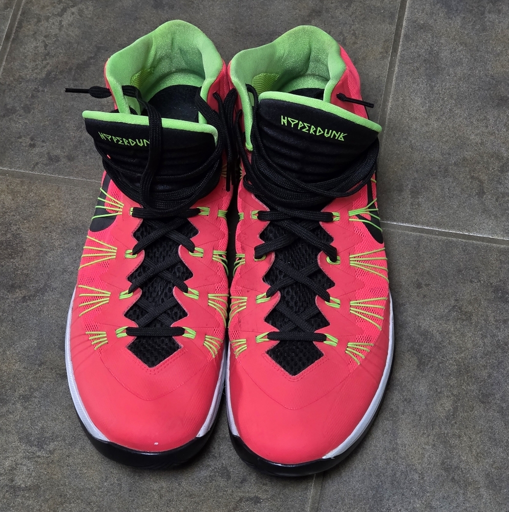 Mens Nike HYPERDUNK Black and Pink shoes 
Sz 14